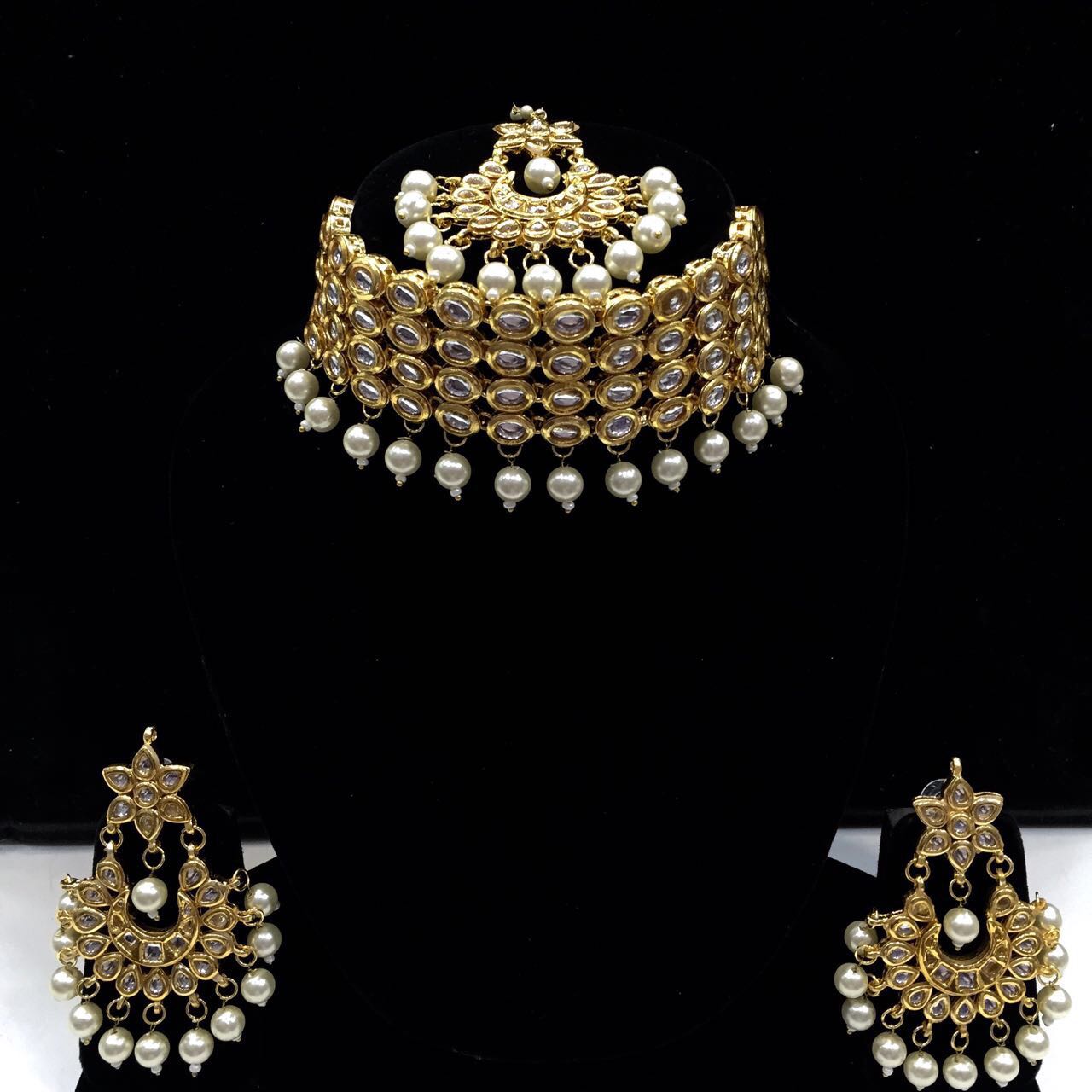 Kunsan Necklace with Earrings White