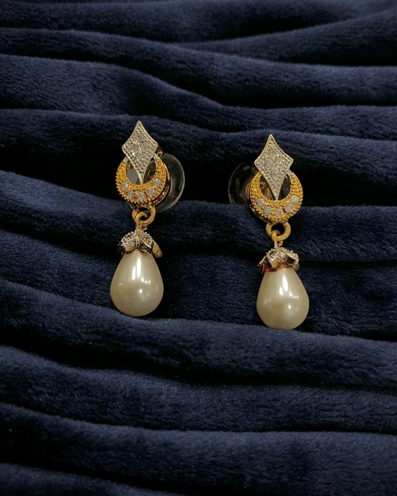 AD Earing With White Pearl 01