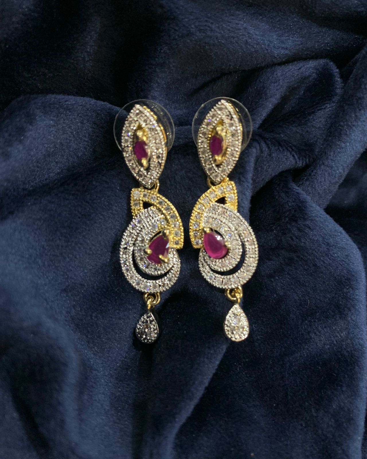 Beautiful  Earing With Magenta Stone