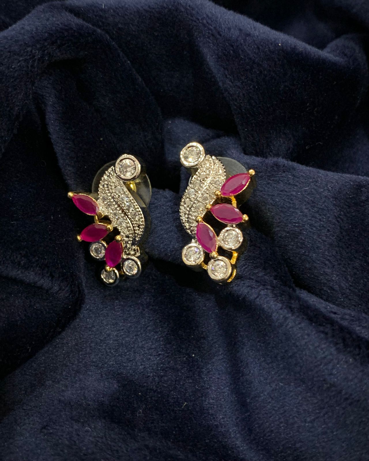 AD Earing With Magenta Stone