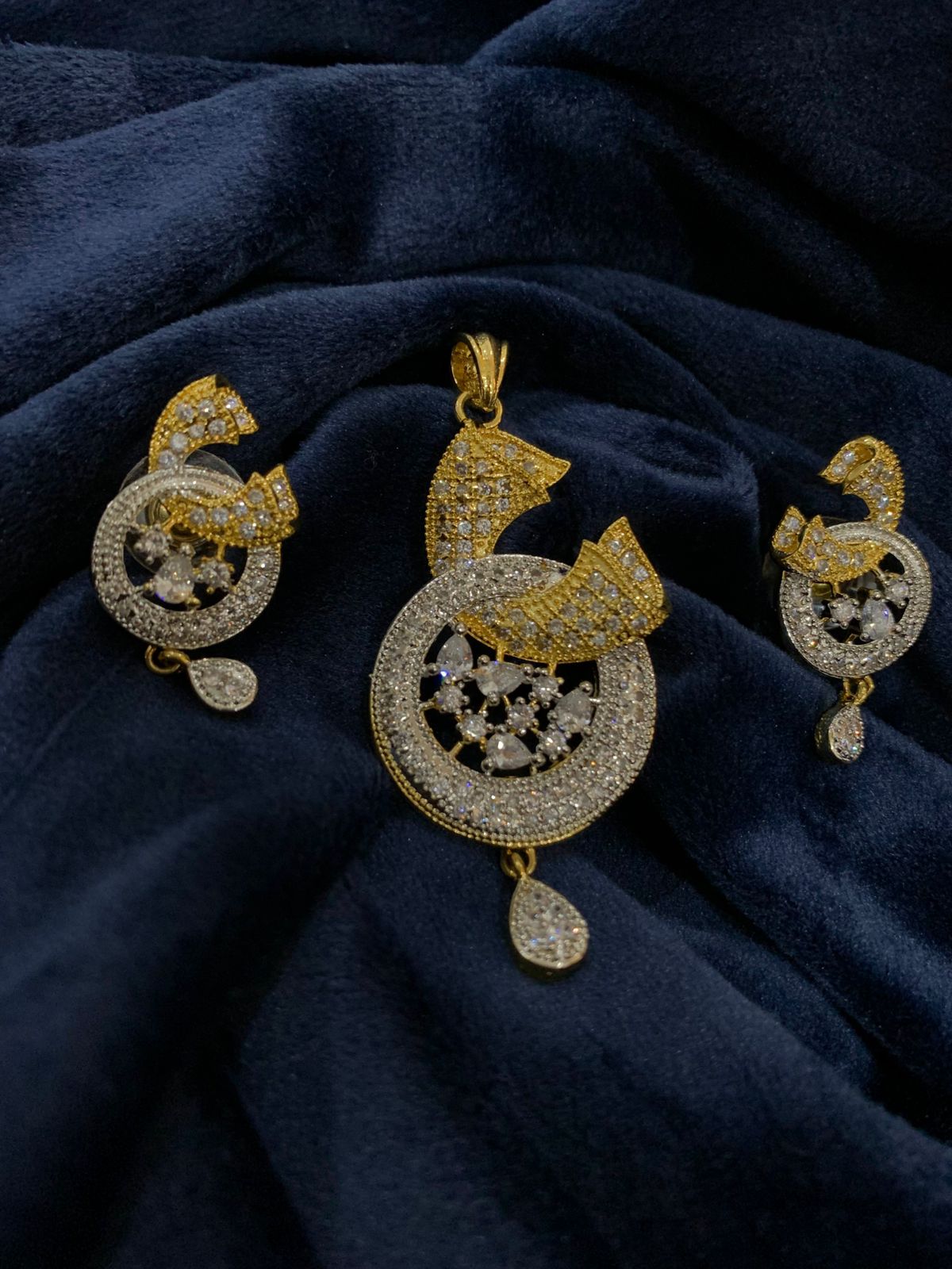 Beautiful Gold AD Pendant Set