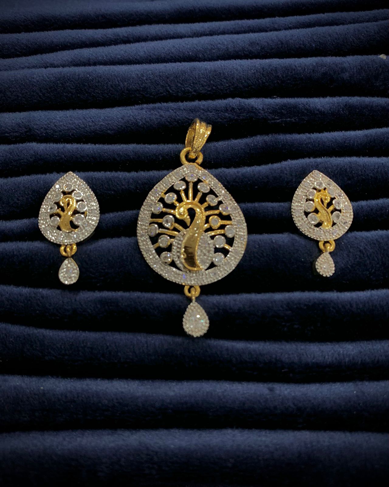 Gold AD pendant set