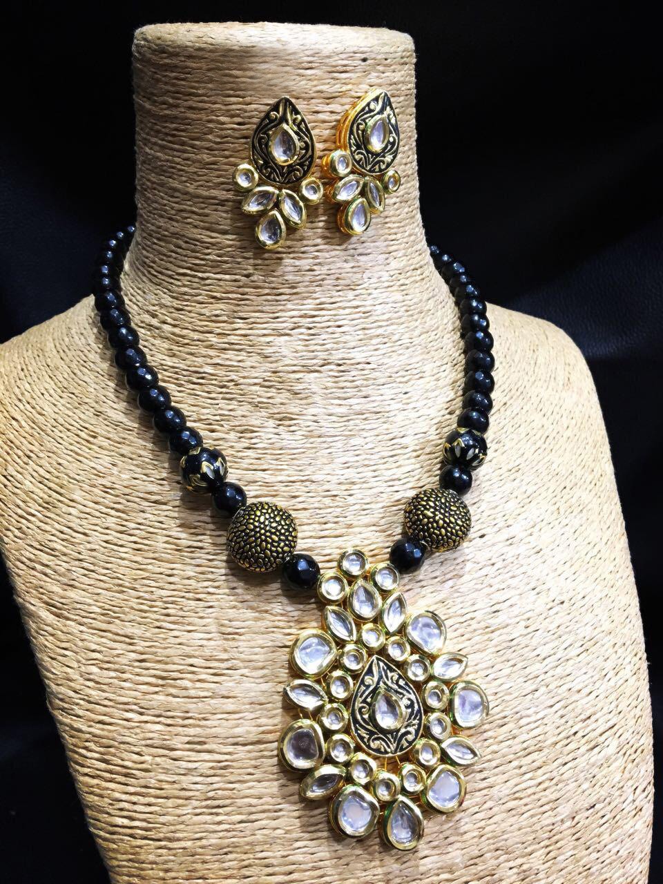 Kundan set with black moti