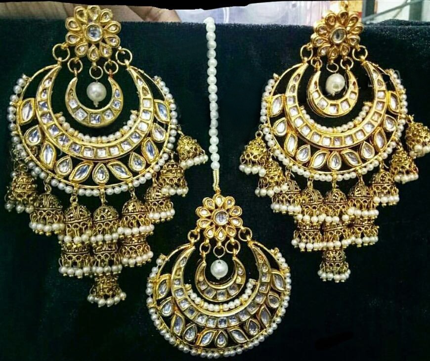 Heavy design kundan earring with maang teeka