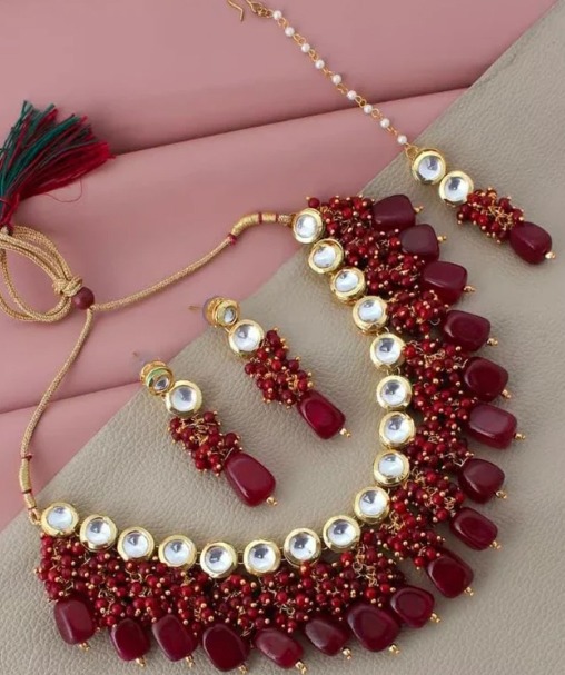 kundan set maang teeka with maroon beads