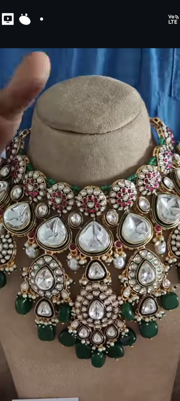 Kundan choker set with earrings 010