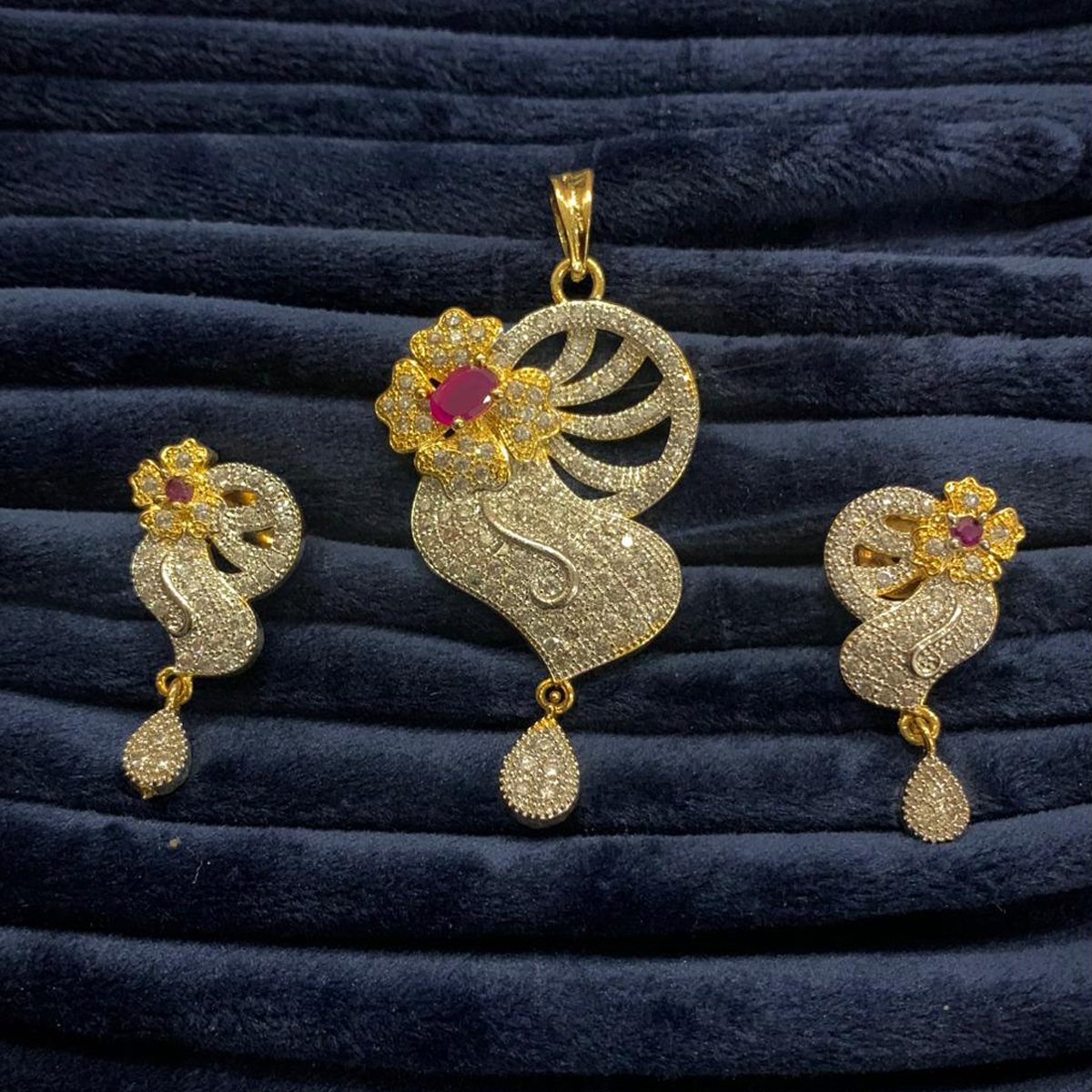 Antique AD Gold Plated Pendant Set